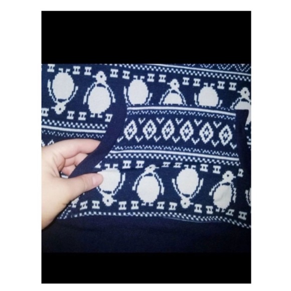 M/L | Penguin Pullover - Picture 4 of 12
